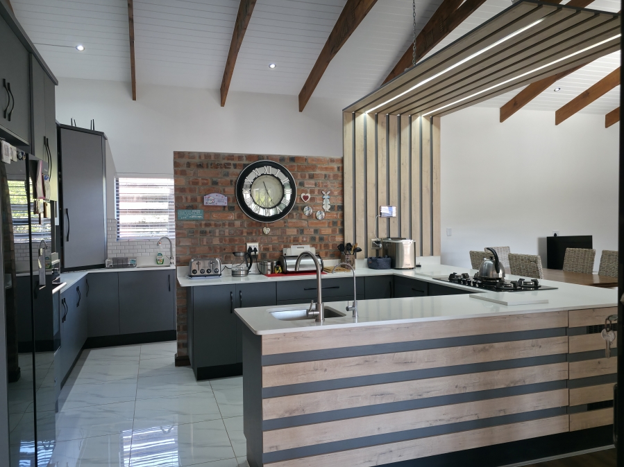 4 Bedroom Property for Sale in Noorsekloof Eastern Cape